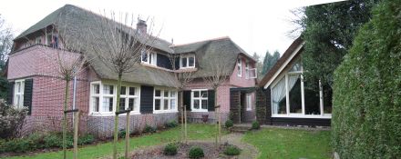 Zijaanbouw en atelier